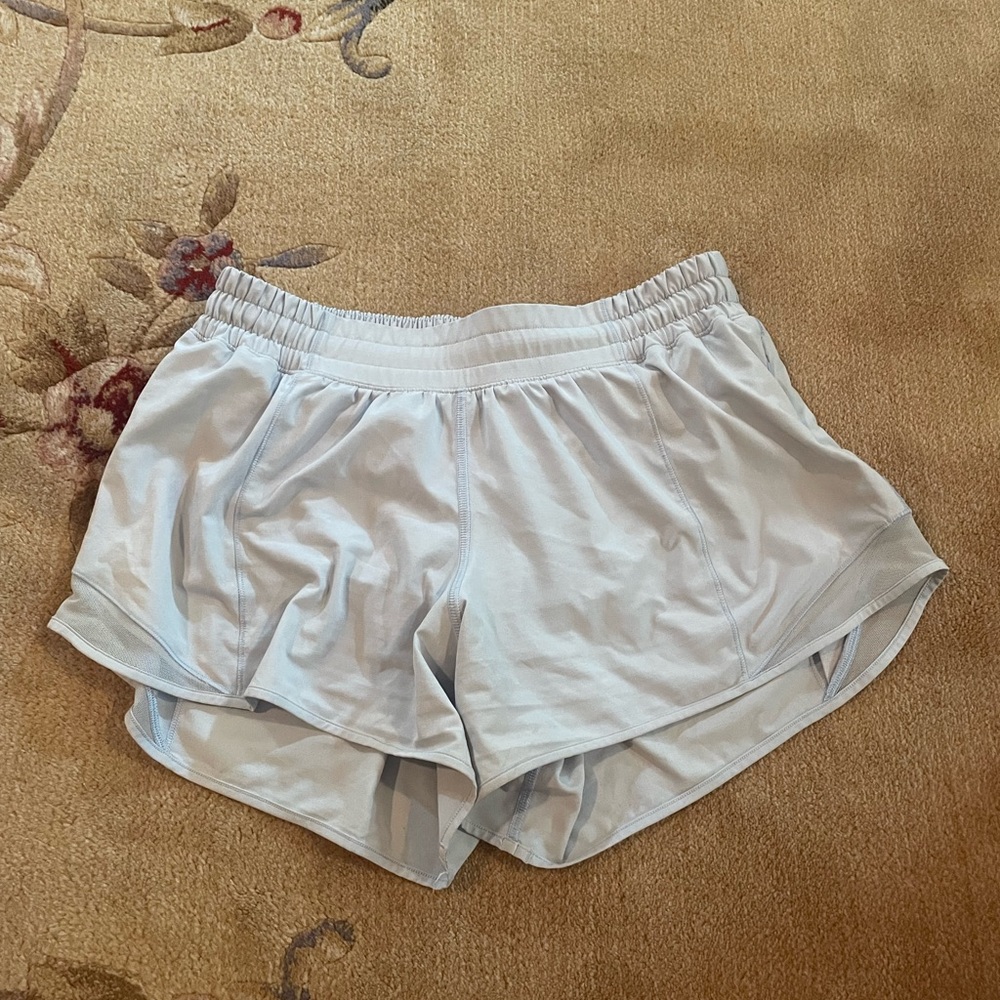 Lululemon Hotty Hot Low-Rise Lined Short 4” size 8